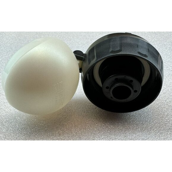 Hello Kitty SIGG Sanrio Swiss Made Metal Retro Water Bottle - Picture 6 of 6